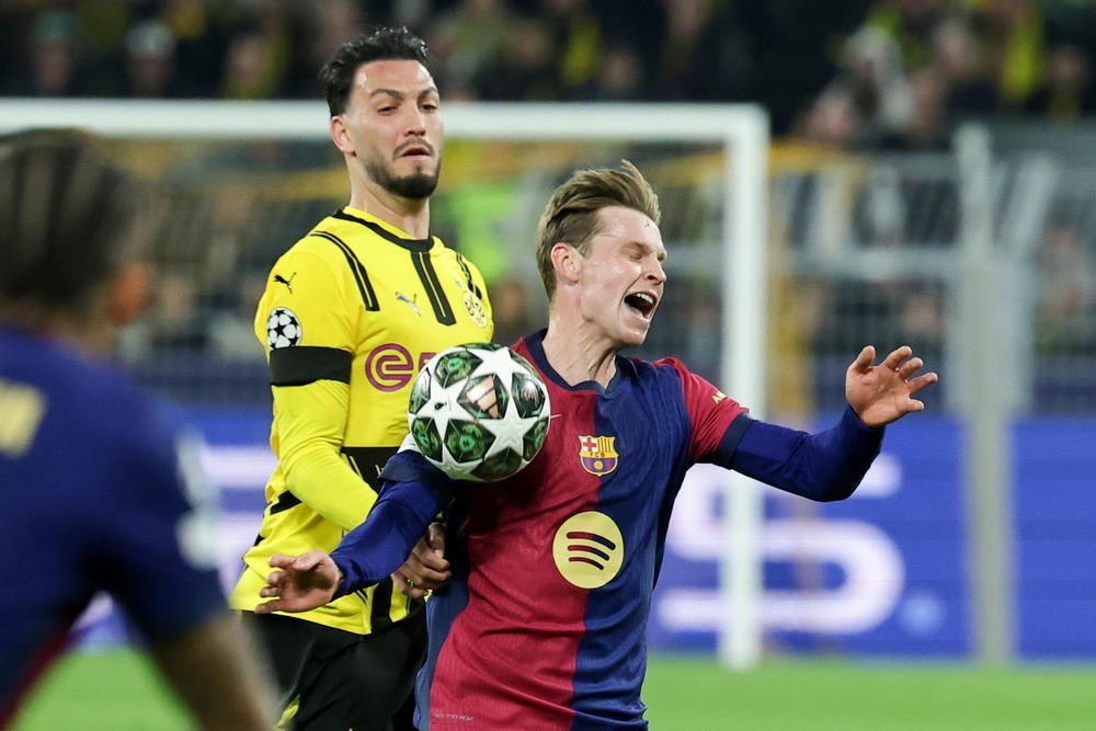 El Barça salva las 'semis' en una mala noche en Dortmund