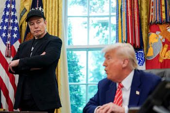 Musk acusa a Trump de aparecer en los archivos de Epstein