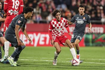 El Girona golea a un Espanyol en caída libre 