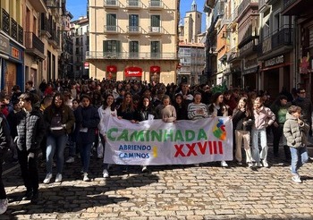 Multitudinaria fiesta solidaria de Escolapios Pamplona
