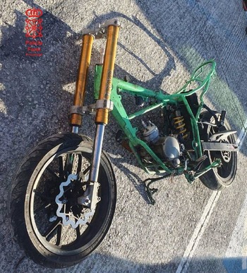 Reconoce su moto robada en internet y queda con el ladrón