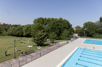 Pamplona activa el 'modo verano' en sus piscinas municipales