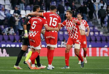 El Girona da un paso de gigante hacia la salvación