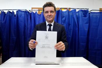 Dan se impone en la segunda vuelta de las elecciones de Rumanía