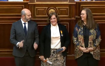La alcaldesa de Estella recibe la 'Cruz de la Dignidad'