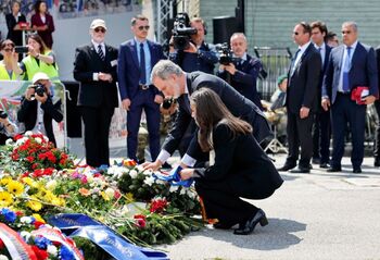 Los Reyes rinden homenaje a las víctimas españolas de Mauthausen